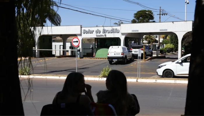  Bolsonaro tem 24h para explicar fala de Eduardo sobre acesso a vídeo 